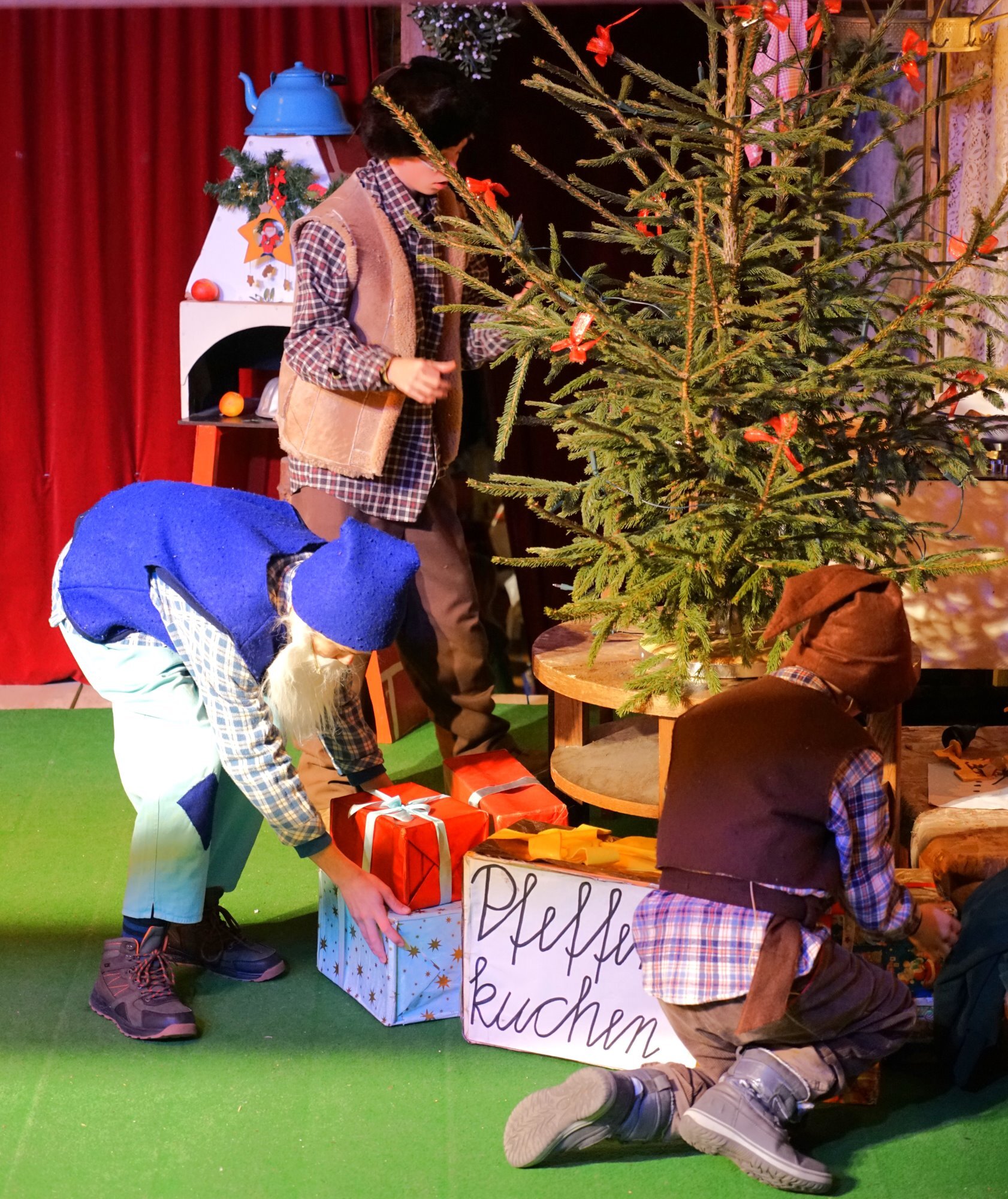 Morgen kommt der Weihnachtsmann Morgen kommt der Weihnachtsmann - Aufführungsbild