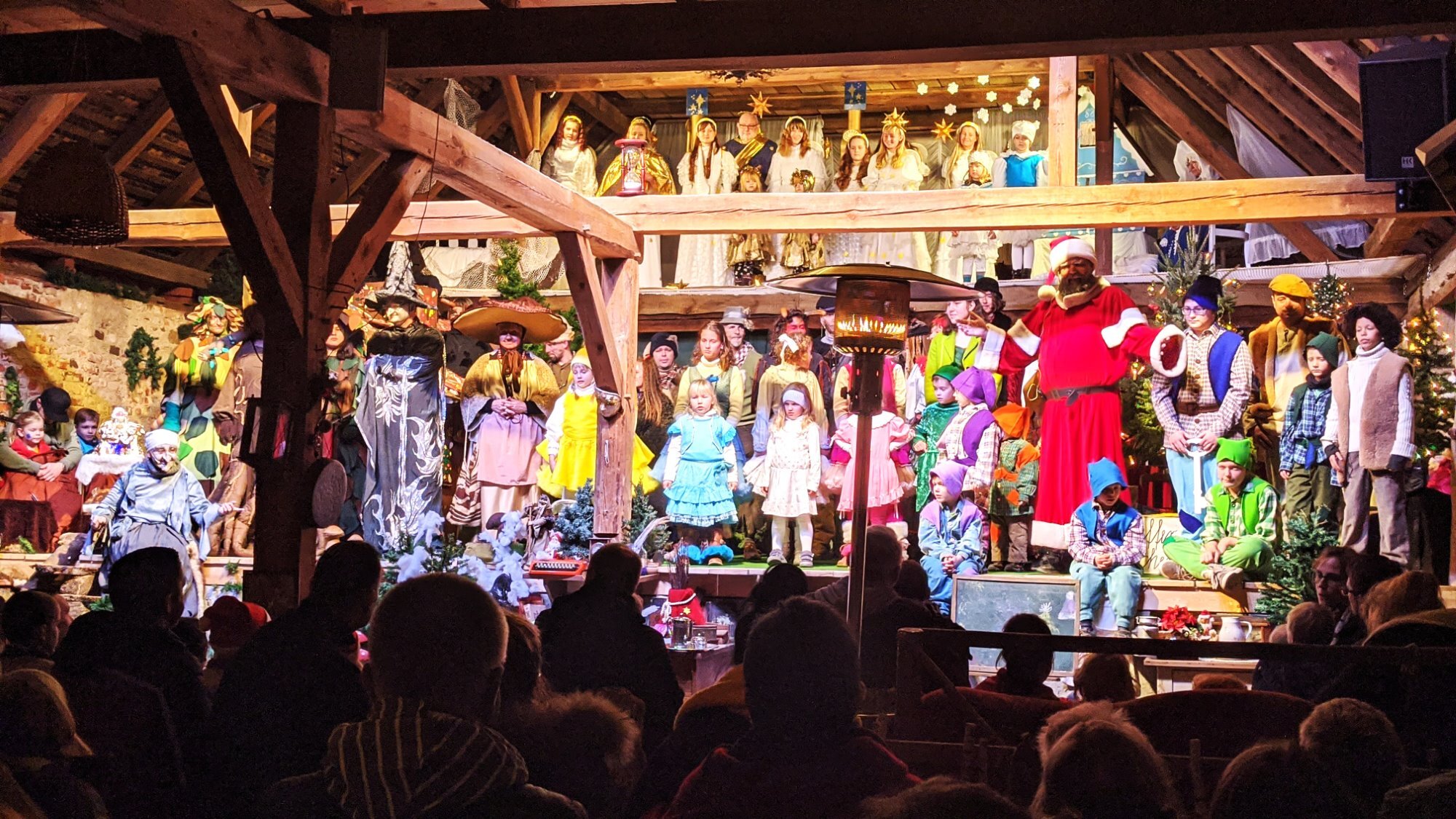 Morgen kommt der Weihnachtsmann Morgen kommt der Weihnachtsmann - Aufführungsbild